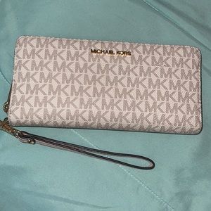 Michael Kors Continental Wallet